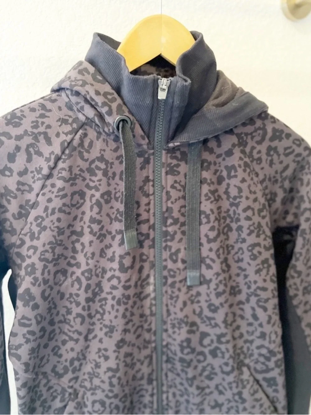 Athleta lightweight zip